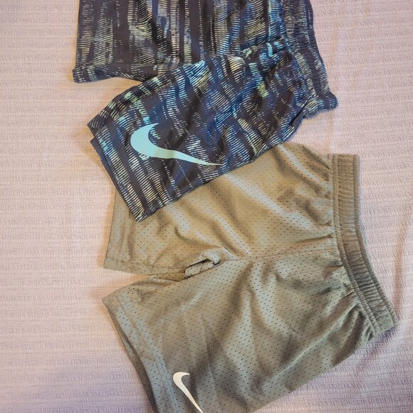 Nike boys shorts - Picture 2 of 2